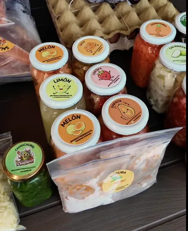 Recipientes de verduras listos y con fecha